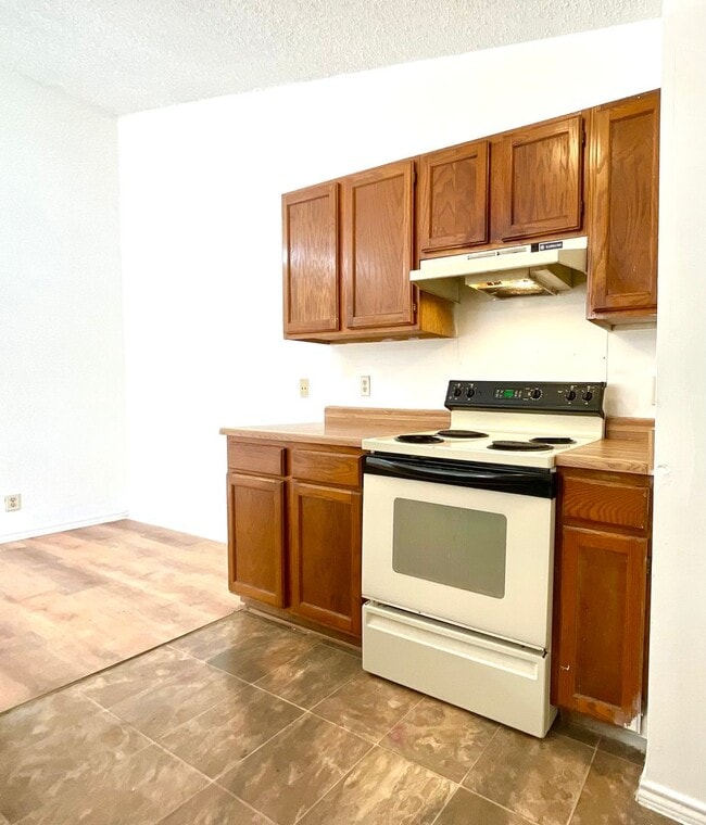 Building Photo - 2-Bedroom Duplex Near Highway 78- Pet-Friendly with Fenced Yard! SECTION 8 ACCEPTED