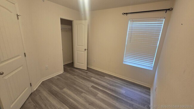Building Photo - 1832 SW Cameo Blvd