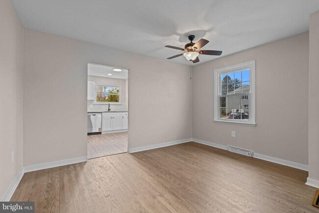 Building Photo - 131 Kipling Dr