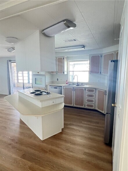 Building Photo - 812 Oleander Cir