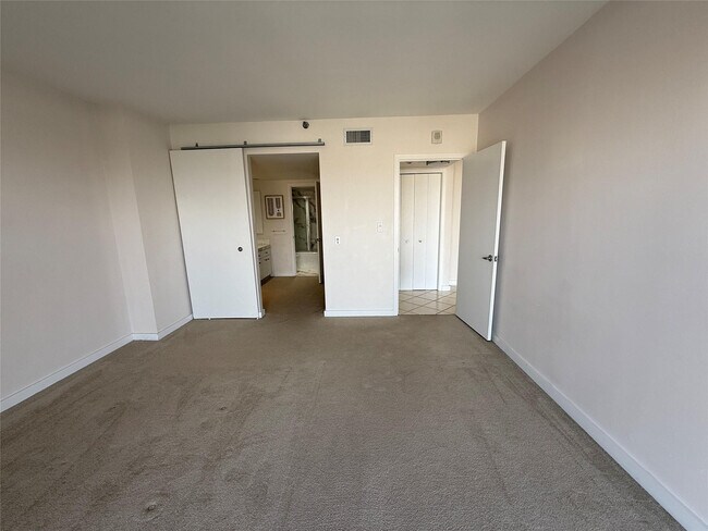 Building Photo - 19707 Turnberry Way