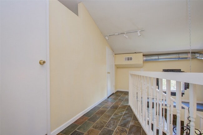 Building Photo - 5313 Palmetto St