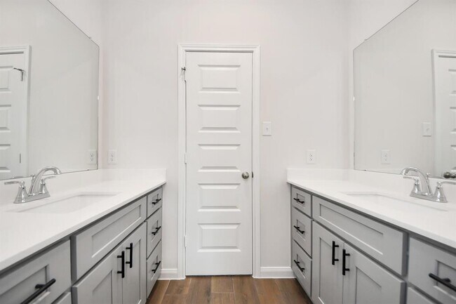Building Photo - 8006 Cypress Poplar Ct