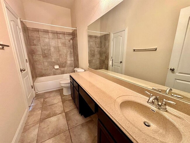 Building Photo - 2501 Speidel Dr