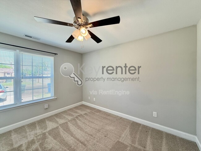 Building Photo - 2214 E 14th St