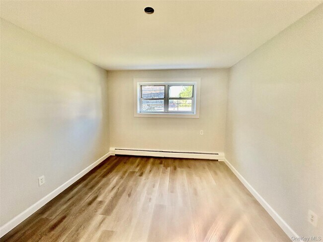 Building Photo - 153 6th Ave