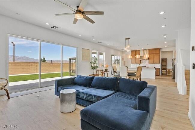 Building Photo - 10112 Pleasant Knoll Ave