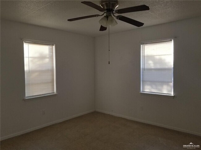 Building Photo - 2617 Daytona Ave