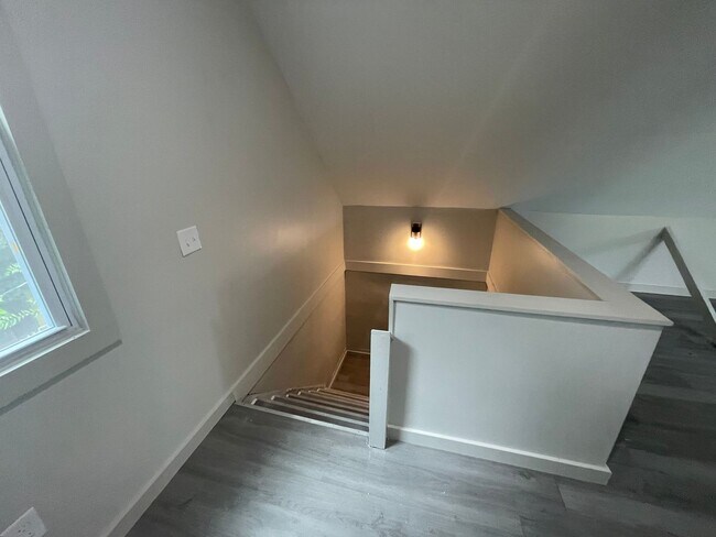 Building Photo - Coming Soon! Section 8 Accepted! Renovatio...