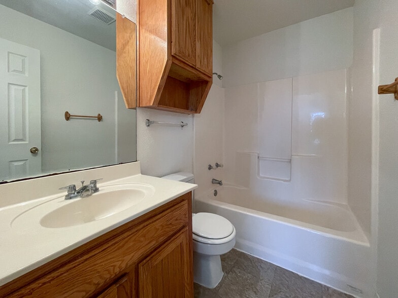 Building Photo - 145 Spring Water Ln