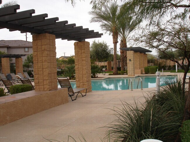 Building Photo - 1225 N 36th St