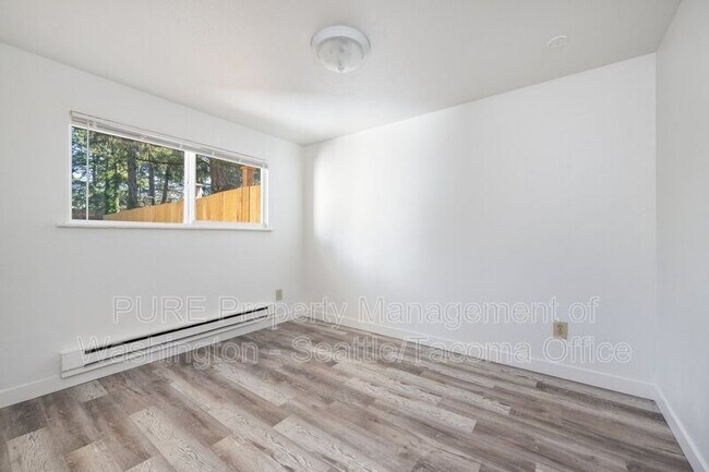 Building Photo - 6417 151st St NW