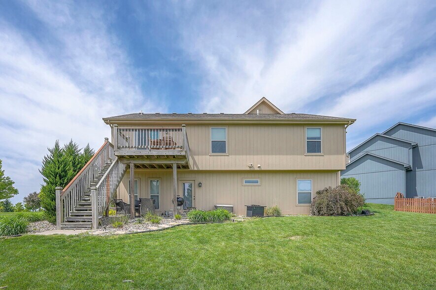 Building Photo - 10111 N Tullis Dr
