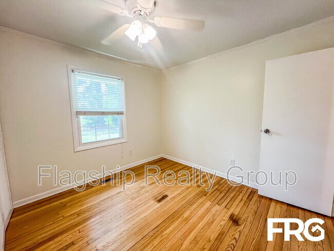 Building Photo - 466 Circle Dr