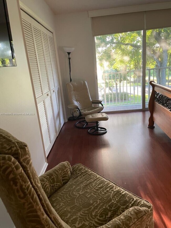 Building Photo - 4261 W Palm Aire Dr