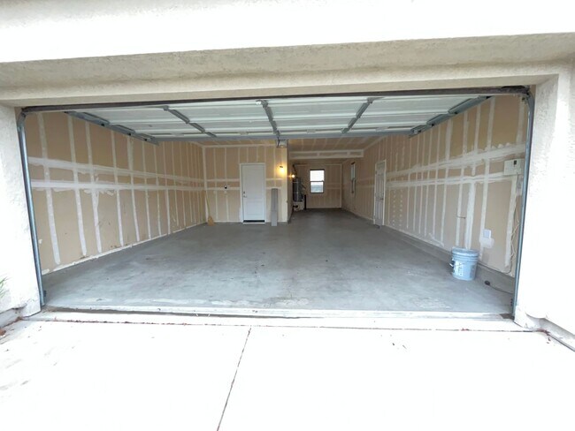 Building Photo - Exceptional 4BR/3BA/3 Car Tandem Garage in Elk Grove | 3140 SF | Tenant Pays $195 monthly for WS&G