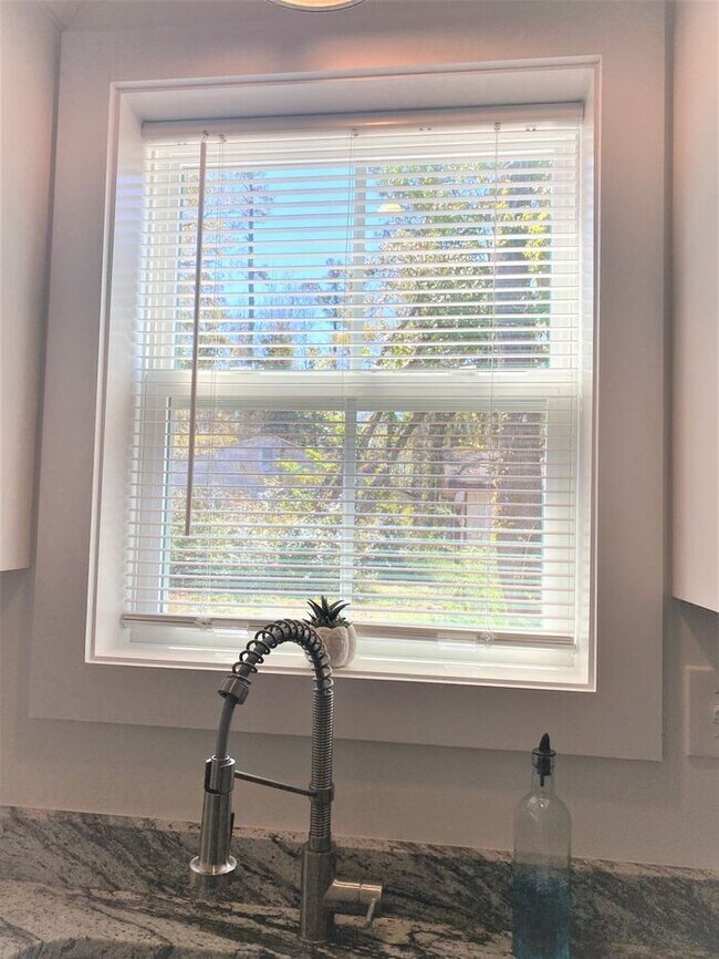 Building Photo - COMING SOON! 4 Bedroom Home. Poplar Masonboro Loop Location, Top schools! Garage