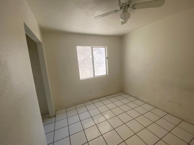 Building Photo - 1321 W Vogel Ave