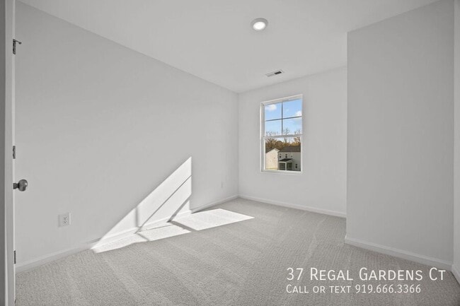 Building Photo - 37 Regal Gdns Ct