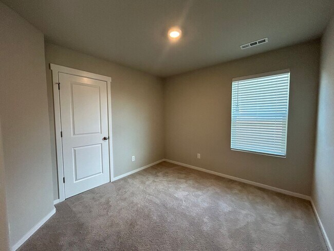 Building Photo - Beautiful 4 Bedroom Home with Attached Garage!