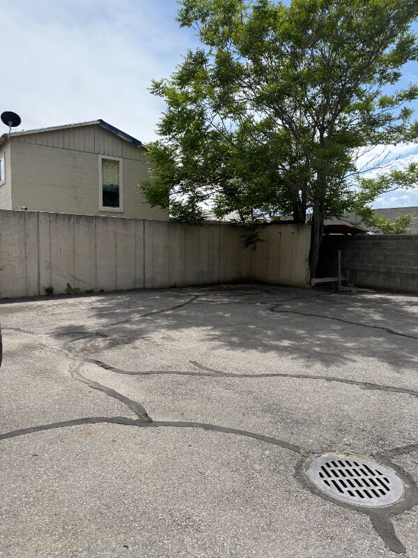 Building Photo - 201 W 975 N