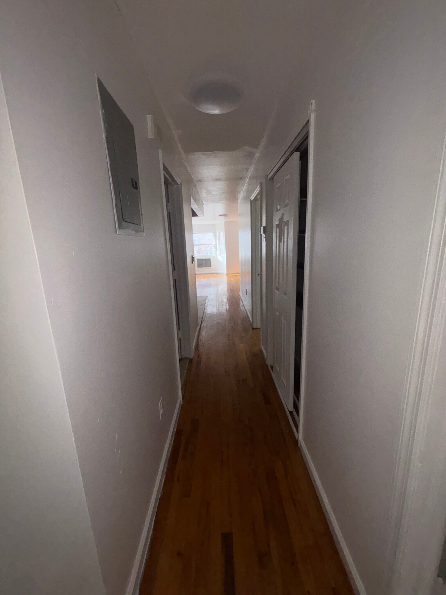 Building Photo - 245 E 28th St