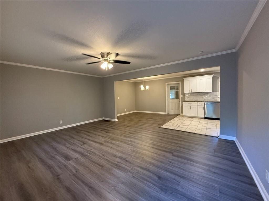 Building Photo - Room in House on Carolyn Dr SW