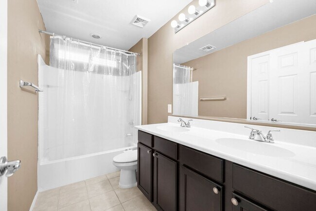 Building Photo - 4 Bedroom Home with Community Pool in Vail...