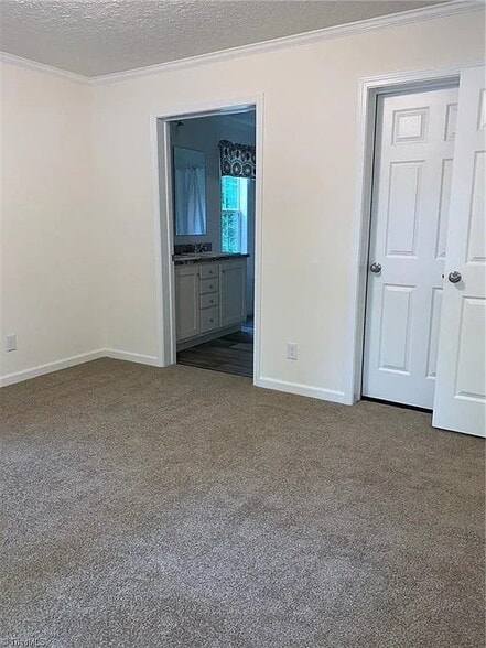 Building Photo - 3735 Oakwood Dr