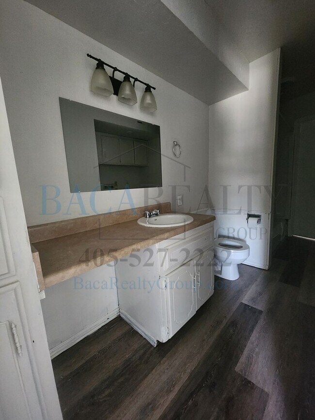 Building Photo - Spacious 2 bedroom 1 bath in Norman!