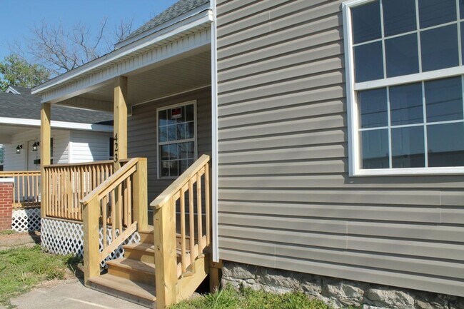 Building Photo - Modern Elegance Meets Comfort – Fully Remodeled 4BR/2BA Dream Home!