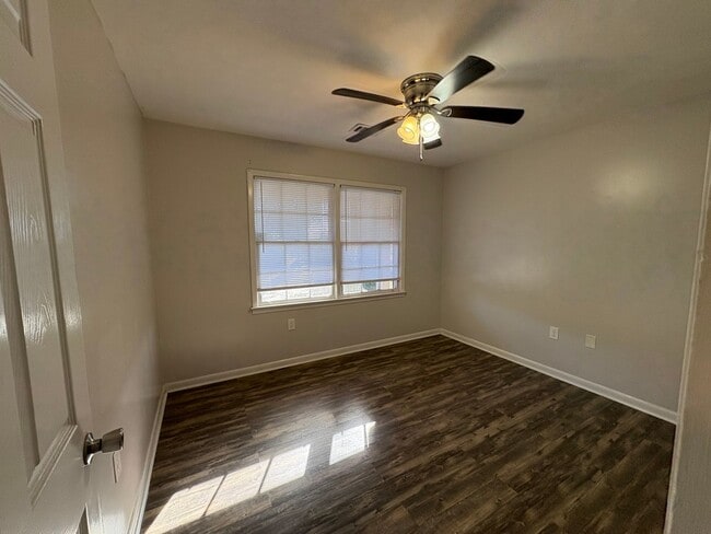 Building Photo - 406 Russell Pkwy
