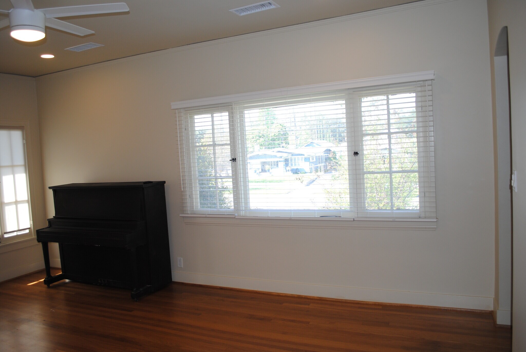 Building Photo - 1172 E Orange Grove Blvd