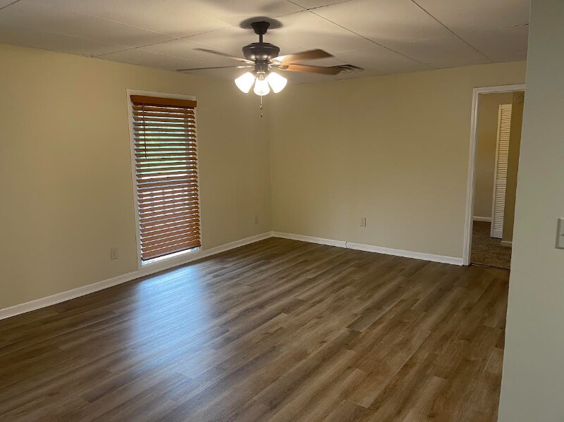 Building Photo - 1021 Fall Creek Rd