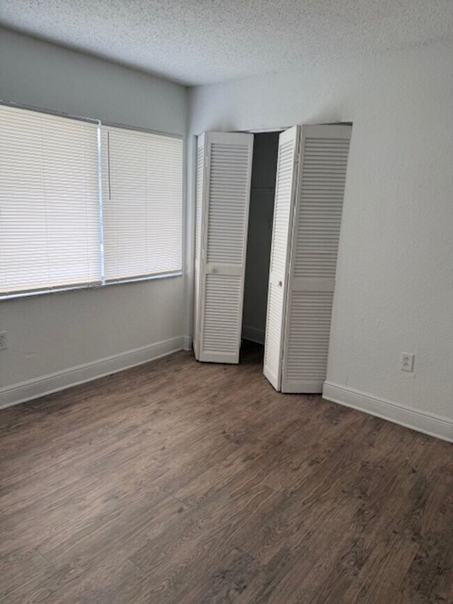 Building Photo - Millennium Palms - 4717 C