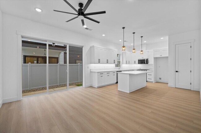 Building Photo - 208 Bogey Ln