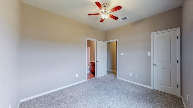 Building Photo - 2700 Horse Haven Ln