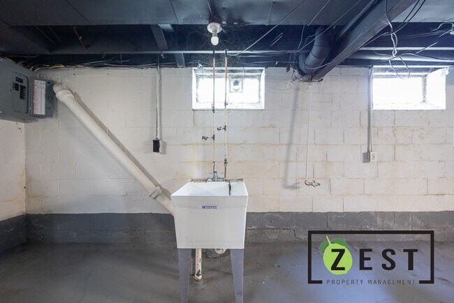 Building Photo - BEAUTIFUL 3 BED HOME