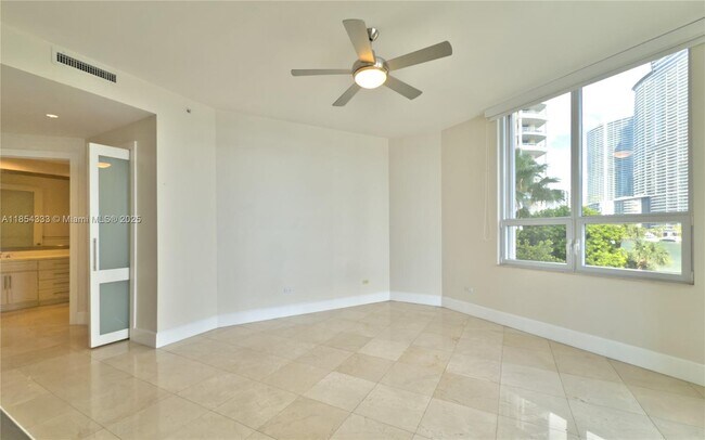 Building Photo - 848 Brickell Key Dr