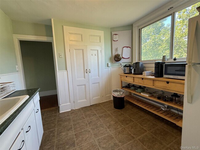 Building Photo - 5 Wood Ct