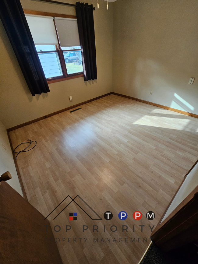 Building Photo - **WINTER MOVE-IN SPECIAL** 2 Bedroom | 1 B...