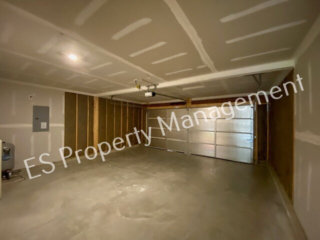 Building Photo - Lovely 5 Bedroom 3 Bathroom New Build in Muncie!
