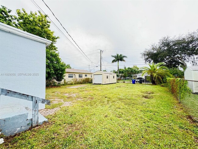 Building Photo - 2406 McKinley St