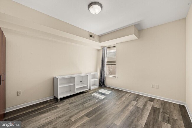 Building Photo - 1240 S 45th St