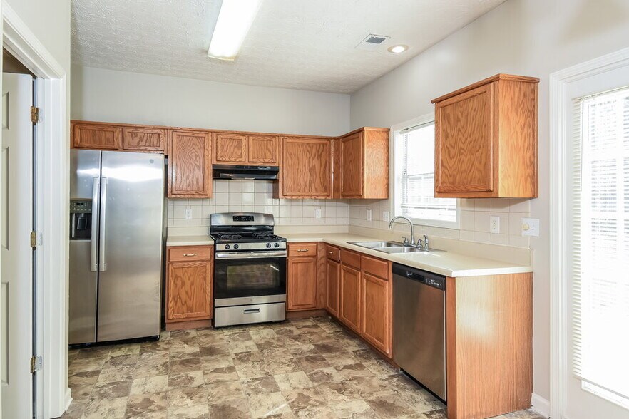 Building Photo - 2217 Baker Carter Dr