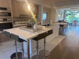 Building Photo - 1000 99th St