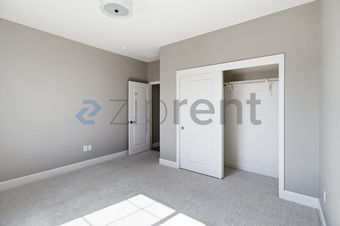 Building Photo - Unit