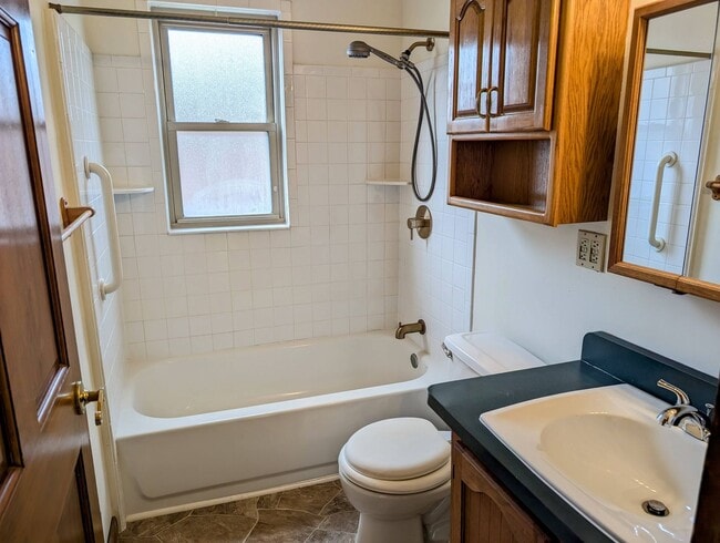 Building Photo - Adorable Belmont Home with Basement - AVAILABLE NOW!