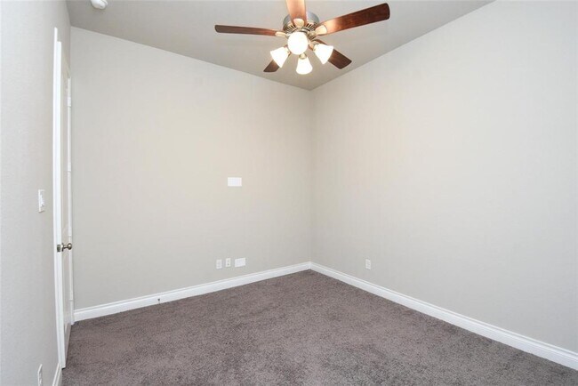 Building Photo - 221 Red Petal Wy