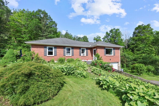 Building Photo - 98 Aetna Ave